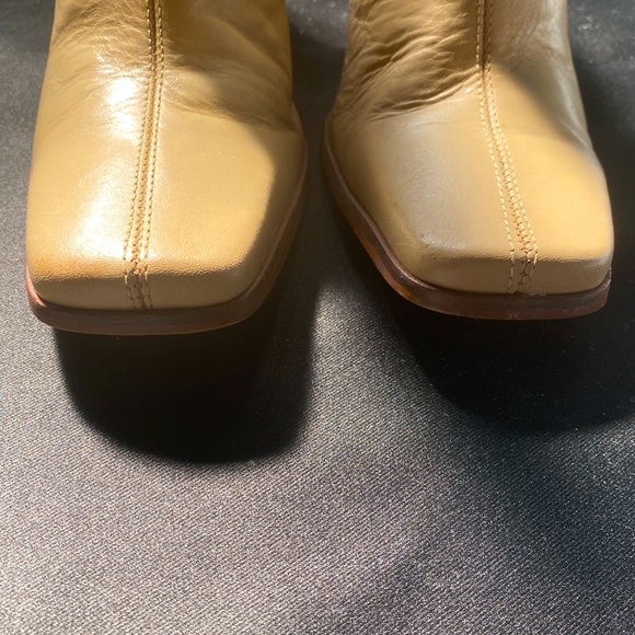 Vintage tan leather booties. Made in Brazil. Size 8B. Bra. 37. EUR. 39. - Picture 8 of 15